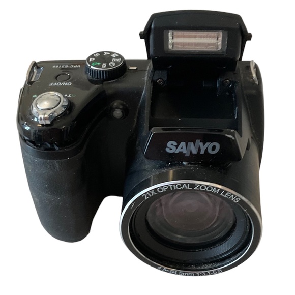 Sanyo VPC-E2100 Digital Camera For Parts Only - Picture 1 of 15